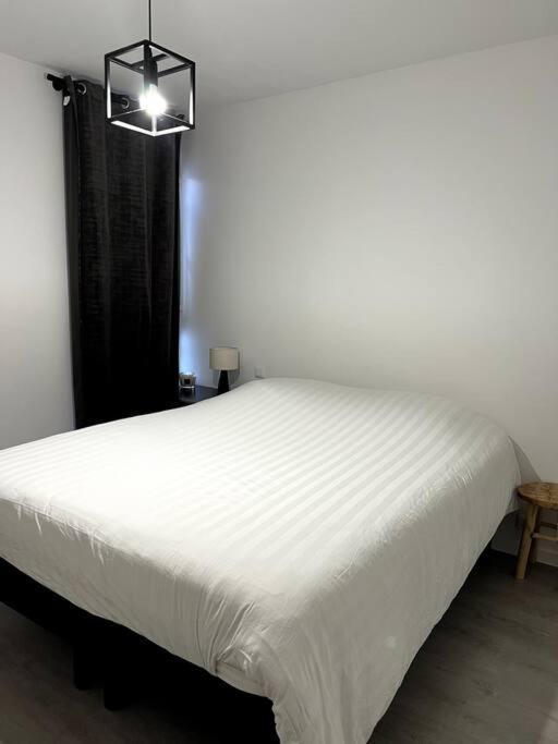 Apartment 7 Min De La